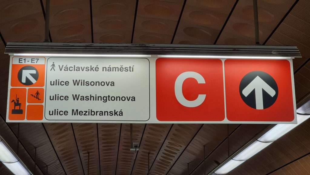 Uscita dalla metro Praga